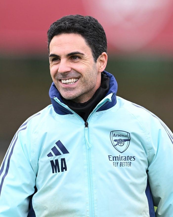 查理·哈迪（Charlie Hardy）等待5个月后终于签约曼联。