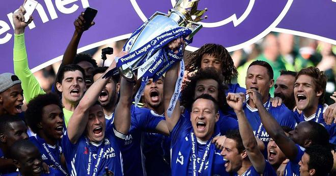 杨瀚森NBA生涯首次首发，被打到面部痛苦倒地，裁判未及时吹停比赛引争议