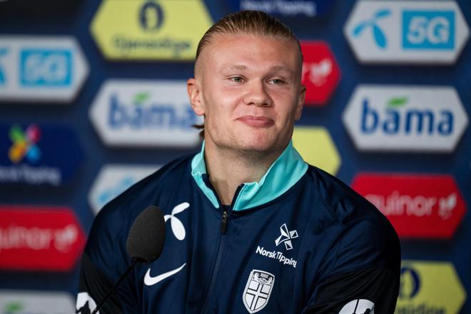 中超赛场争议判罚：VAR判罚引发讨论,