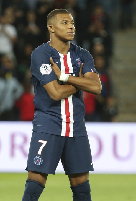 欧冠八强全部出炉，新贵强势晋级引爆热议