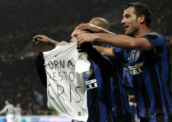 海港举办赛季总结会，王燊超乘直升机带冠军奖杯入场