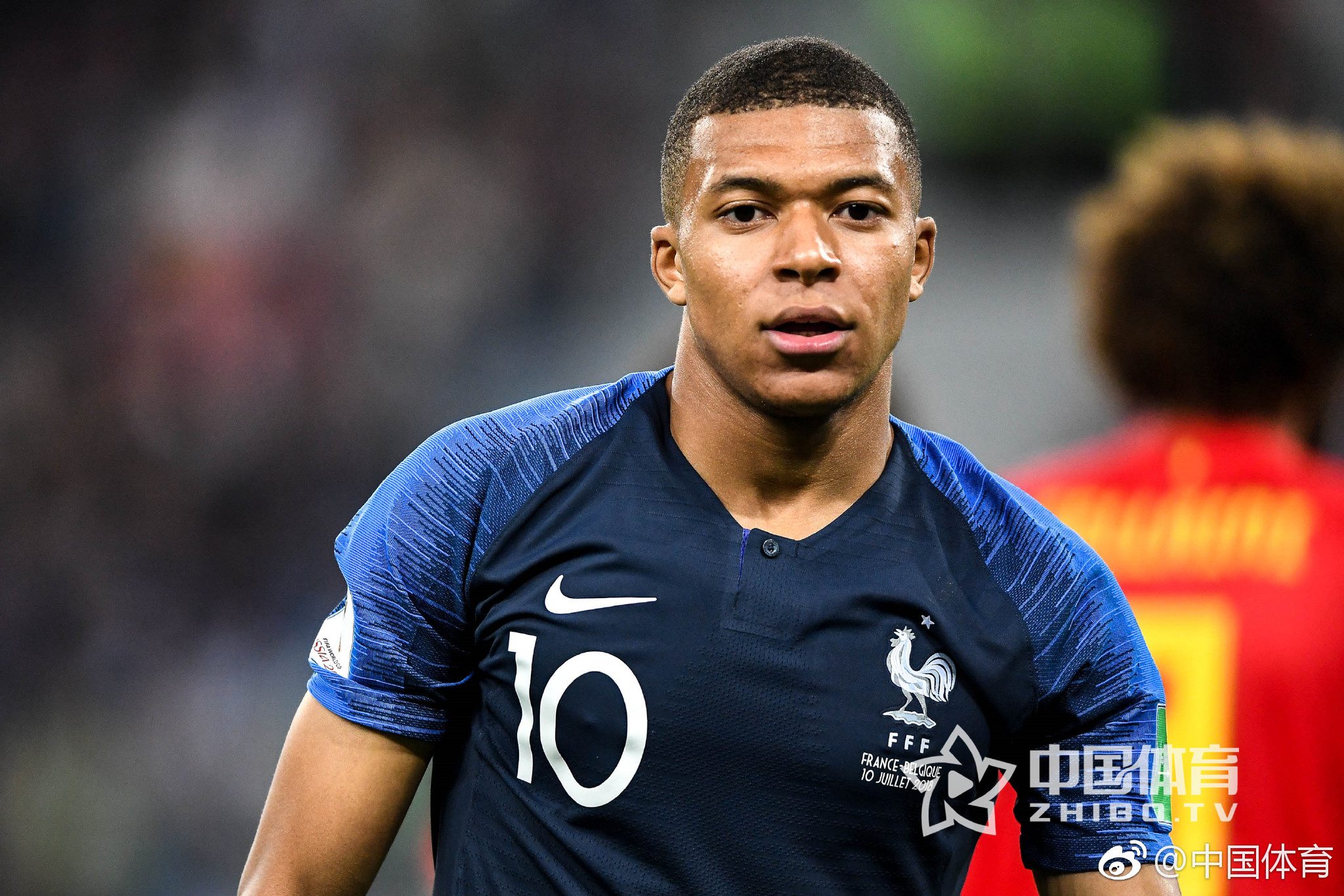 球星带球突破造成杀伤，全场欢呼