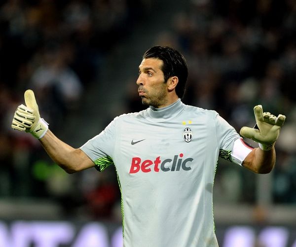 世体：巴舒亚伊因伤无缘对阵巴塞罗那，克瑙夫病愈可复出