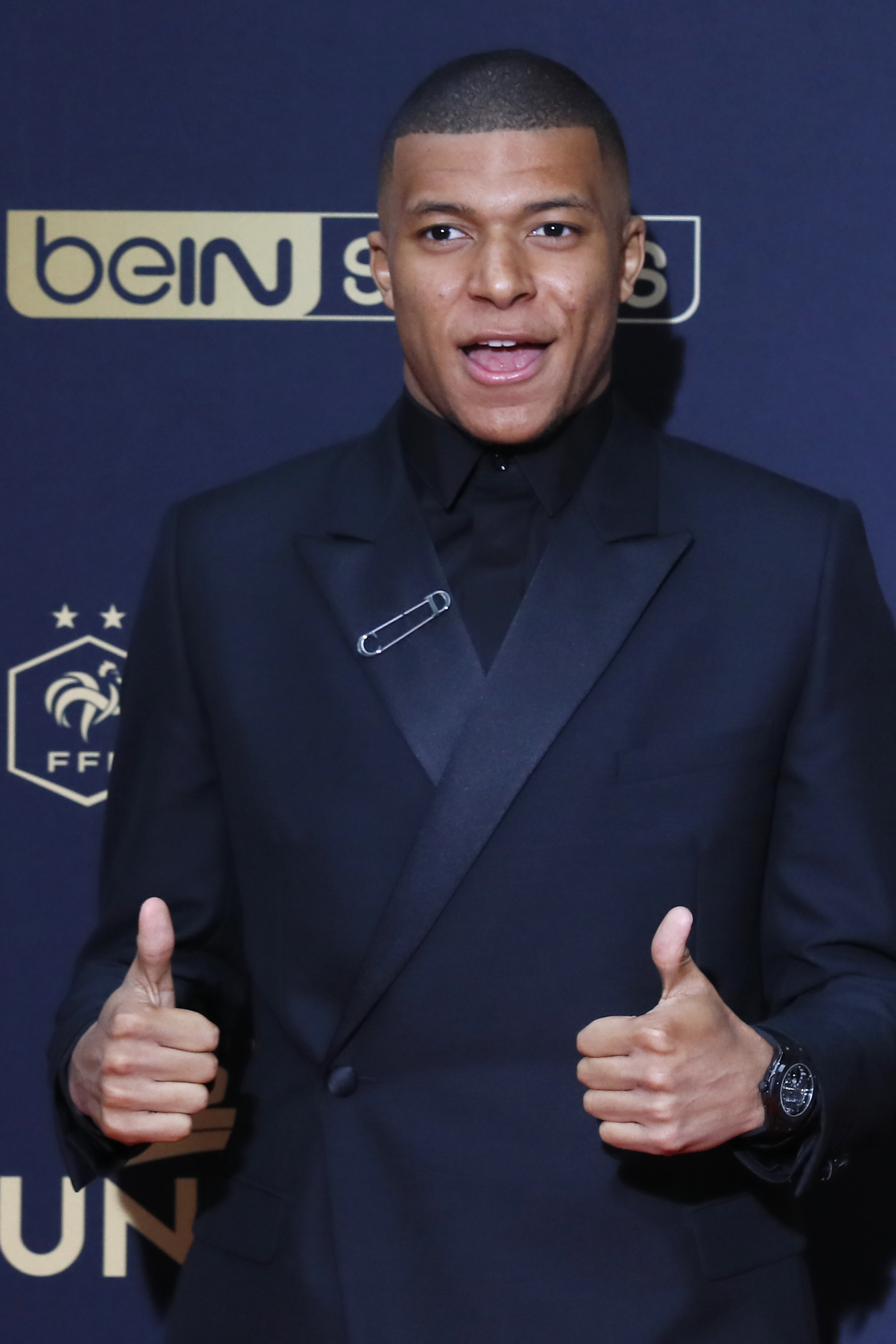 阿斯：贝蒂斯将效仿安东尼模式，打算明年夏窗买断阿姆拉巴特