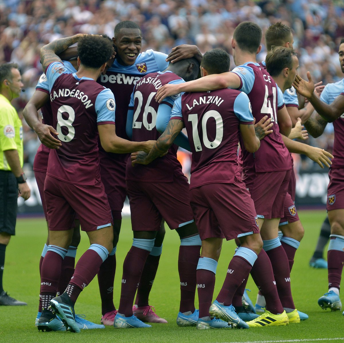 荷兰日本交锋史：荷兰2胜1平保持不败，南非世界杯斯内德制胜